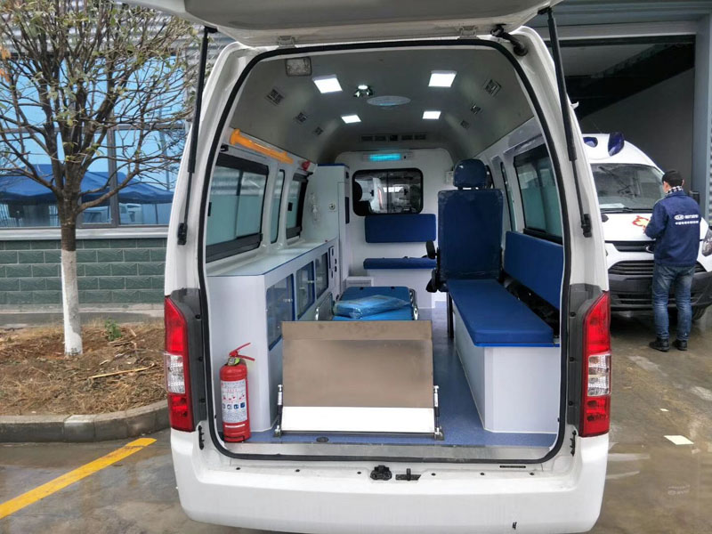 福田G7長(zhǎng)軸救護(hù)車(chē)