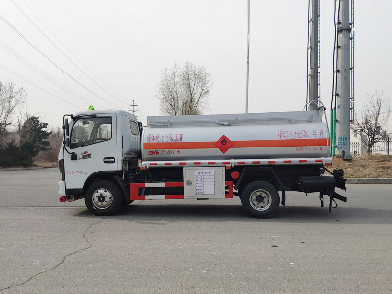 4噸東風(fēng)多利卡加油車(chē)