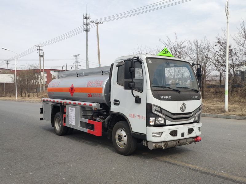 4噸東風(fēng)多利卡加油車(chē)
